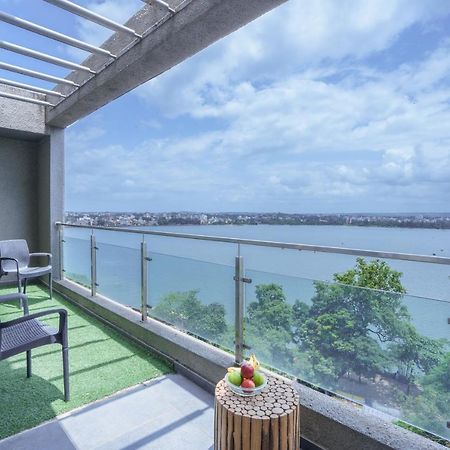 Grey Stone - Lakefront Penthouse Family Rooms 콜라푸르 외부 사진